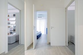 Modern spacious apartment with terrace, balconies, solarium & gym