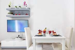 Modern spacious apartment with terrace, balconies, solarium & gym