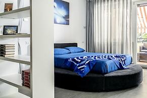 Modern spacious apartment with terrace, balconies, solarium & gym