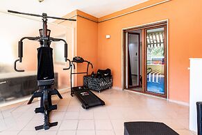 Modern spacious apartment with terrace, balconies, solarium & gym