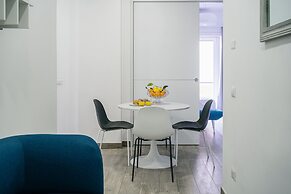 Modern spacious apartment with terrace, balconies, solarium & gym