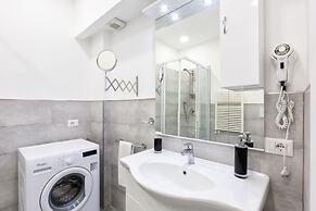 Modern spacious apartment with terrace, balconies, solarium & gym