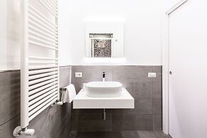 Modern spacious apartment with terrace, balconies, solarium & gym