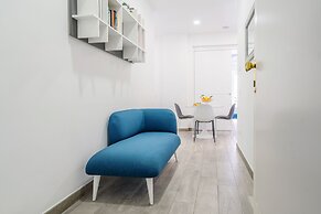 Modern spacious apartment with terrace, balconies, solarium & gym