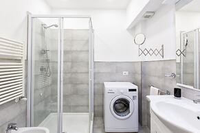 Modern spacious apartment with terrace, balconies, solarium & gym