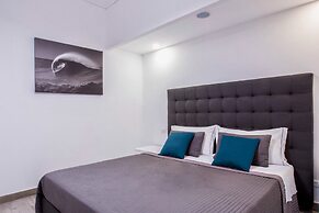 Modern spacious apartment with terrace, balconies, solarium & gym