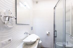 Modern spacious apartment with terrace, balconies, solarium & gym