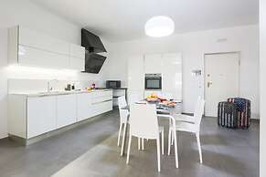 Modern spacious apartment with terrace, balconies, solarium & gym