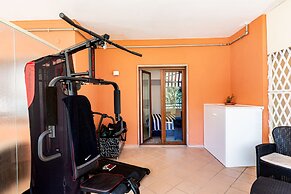 Modern spacious apartment with terrace, balconies, solarium & gym