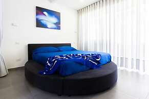 Modern spacious apartment with terrace, balconies, solarium & gym