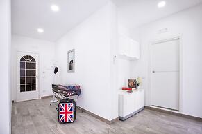 Modern spacious apartment with terrace, balconies, solarium & gym