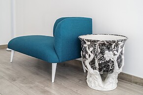 Modern spacious apartment with terrace, balconies, solarium & gym