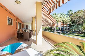 Modern spacious apartment with terrace, balconies, solarium & gym