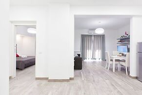 Modern spacious apartment with terrace, balconies, solarium & gym