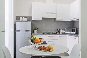 Modern spacious apartment with terrace, balconies, solarium & gym