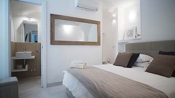 Spacious Villa with 4 rooms, pool, solarium & garden