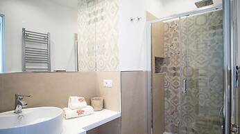 Spacious Villa with 4 rooms, pool, solarium & garden