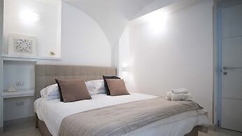 Spacious Villa with 4 rooms, pool, solarium & garden