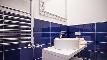 Spacious Villa with 4 rooms, pool, solarium & garden