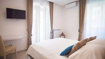 Spacious Villa with 4 rooms, pool, solarium & garden