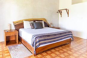 Lagoon Front Suite with Bikes & Kayaks