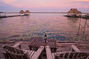 Lagoon Front Suite with Bikes & Kayaks