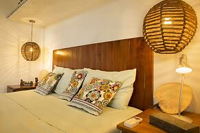 Lagoon Front Suite with Bikes & Kayaks