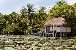 Lagoon Front Suite with Bikes & Kayaks
