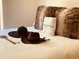 Bubbling Wells Oasis