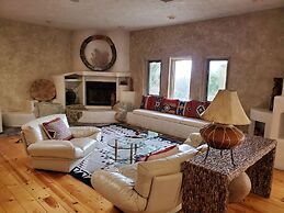 Bubbling Wells Oasis