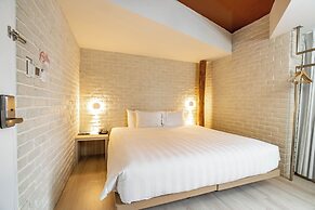 Papa Whale - Kaohsiung Formosa Boulevard