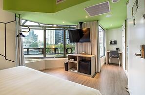 Papa Whale - Kaohsiung Formosa Boulevard