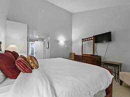 310 Snowblaze 2 Bedroom Condo by RedAwning