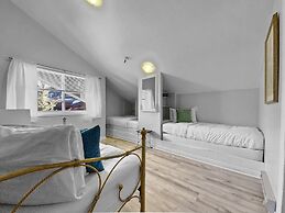 310 Snowblaze 2 Bedroom Condo by RedAwning