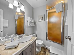 310 Snowblaze 2 Bedroom Condo by RedAwning