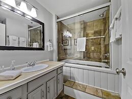 310 Snowblaze 2 Bedroom Condo by RedAwning