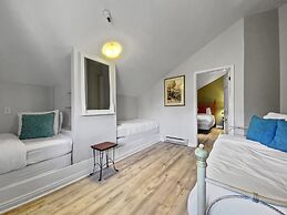 310 Snowblaze 2 Bedroom Condo by RedAwning