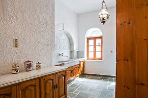 Cycladic Traditional Villa in Tinos!