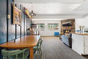 SoCal Vacations - Village Inn