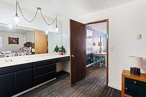 SoCal Vacations - Village Inn