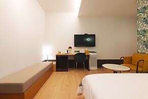 Seven Bricks Hotel