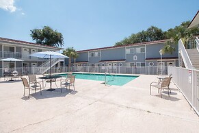 Oak Shores Studio 36