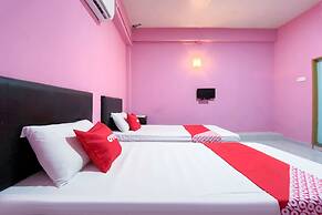 Super OYO 90039 Coop Hotel Kangar