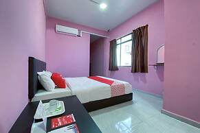 Super OYO 90039 Coop Hotel Kangar