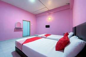 Super OYO 90039 Coop Hotel Kangar