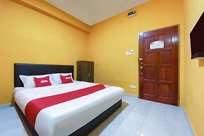 Super OYO 90039 Coop Hotel Kangar