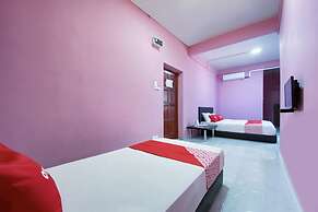 Super OYO 90039 Coop Hotel Kangar