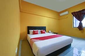 Super OYO 90039 Coop Hotel Kangar