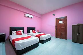Super OYO 90039 Coop Hotel Kangar
