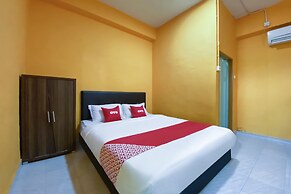 Super OYO 90039 Coop Hotel Kangar